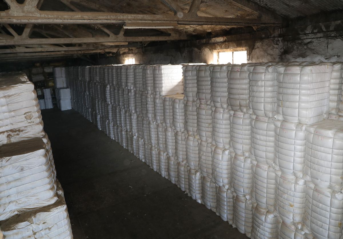 Lavadero de lanas Payo en Paredes de Nava (Palencia)Balas de lana almacenadas en la empresa